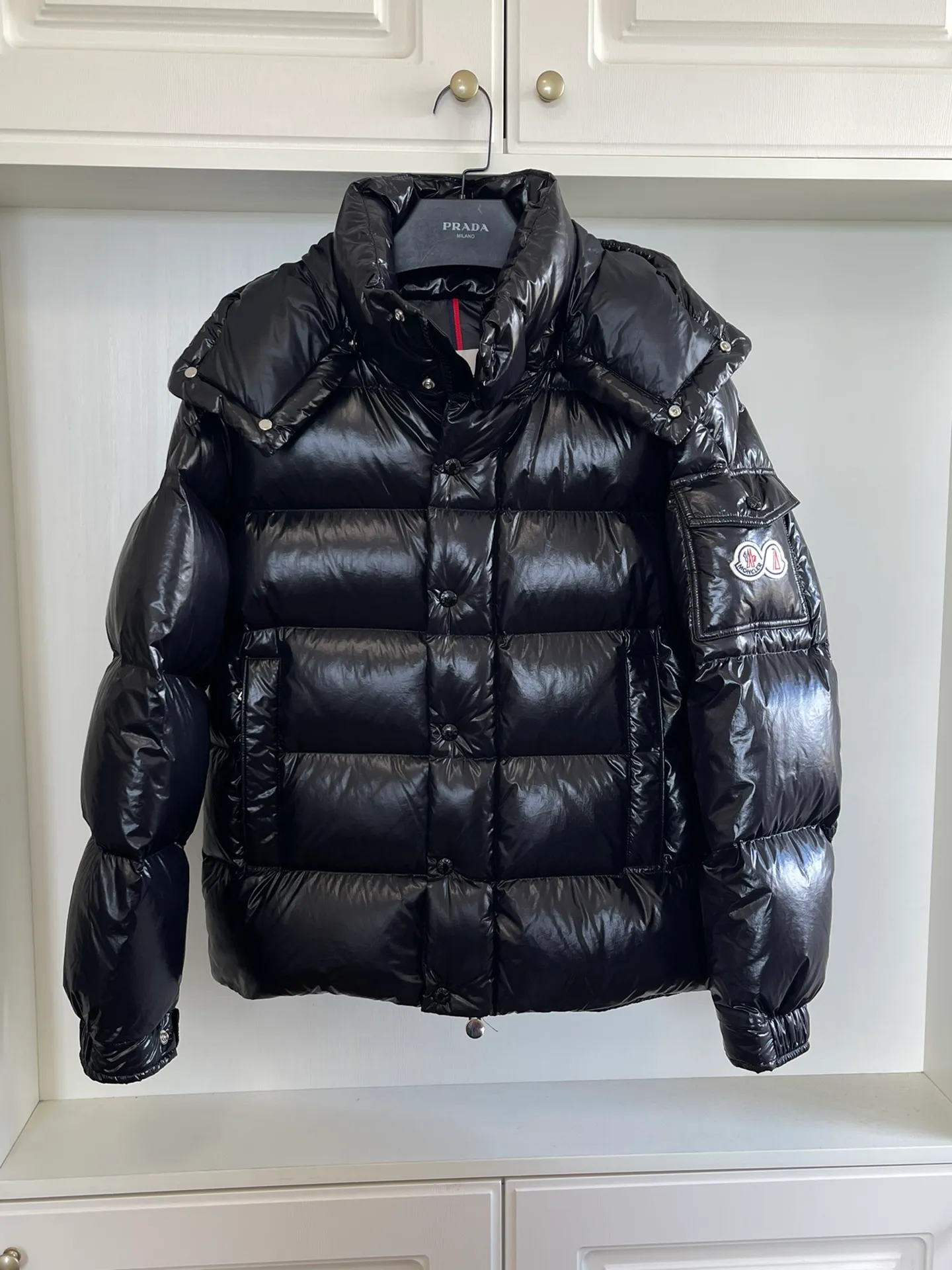 P390 Moncler/ 2026 70 、 。 DNA ， ， 。 Classic ， 、 。 Classic 70 。 Quality， 90 ，Premium Quality ， ，Black ！ Sizes M-3XL
